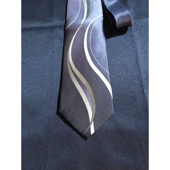 Elegant Pierre Cardin Men's Silk Tie With Modern Wave Pattern In Black & Gray - Picture 3 of 10
